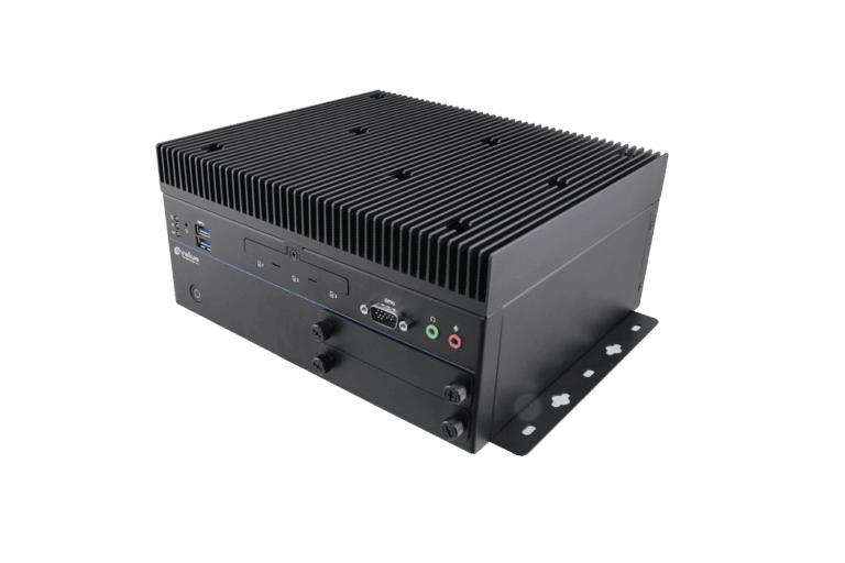 Industriel computer med robust design og køleribber